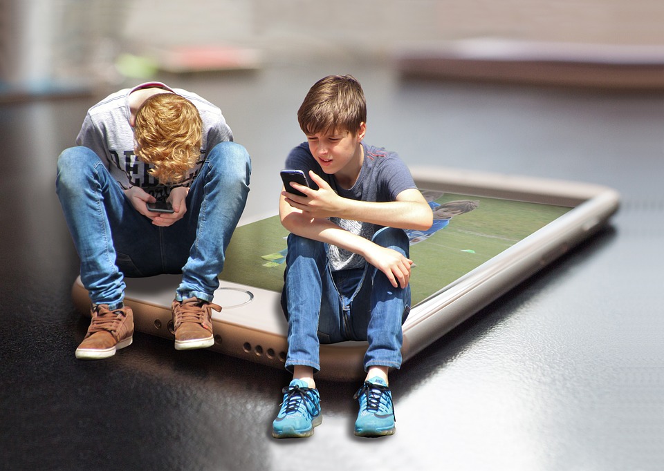 Почему детям не рекомендуется играть в мобильные устройства